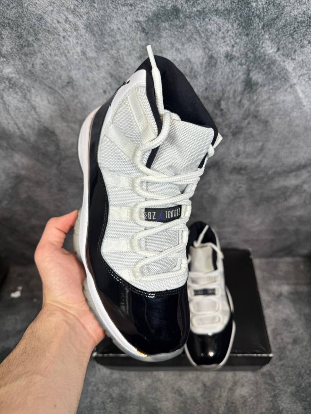 Size 8 | Jordan 11 Concord With Box | Pre-Owned